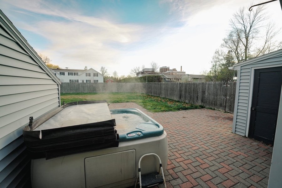 Hot tub no quintal cercado